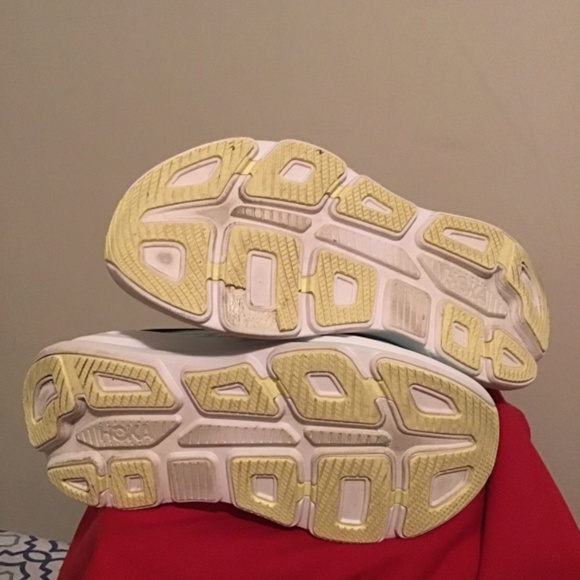 🔥HOKKA, new condition, has sole missing rubber on left shoe , see photos - Picture 3 of 5